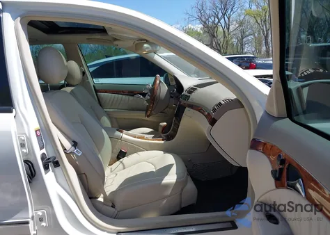 2004 Mercedes-Benz E 320 z USA, uszkodzony, nr VIN WDBUF65J24A586574